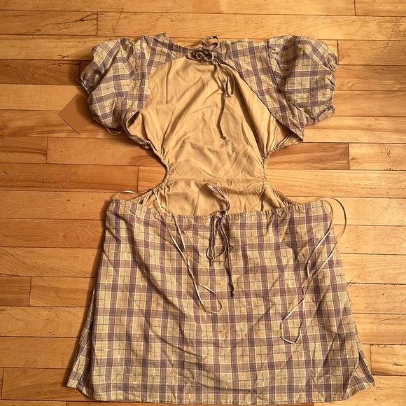 Cream, checkered open back dress - Picture 3 of 4